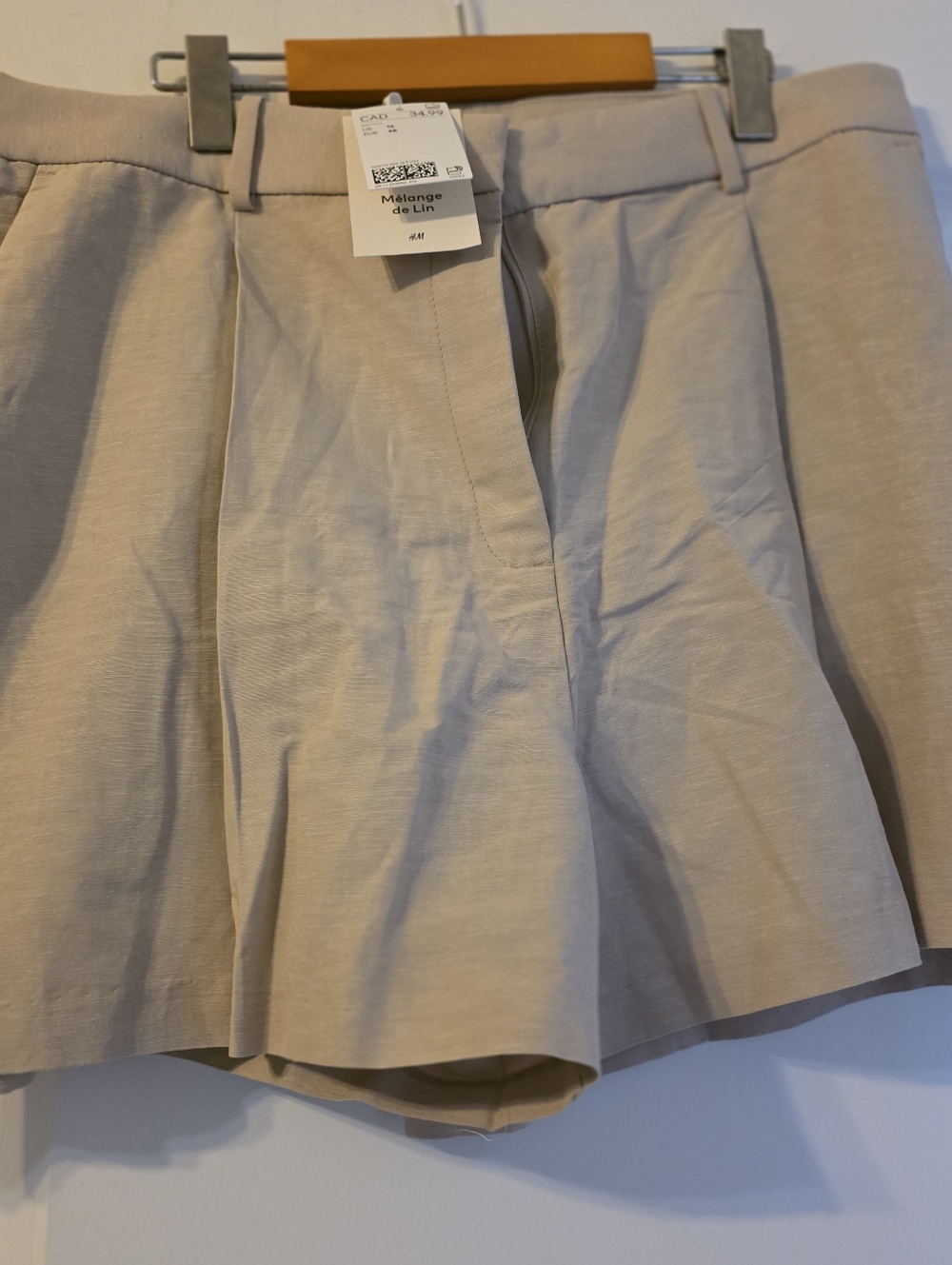H&M Beige Price Tag and Label